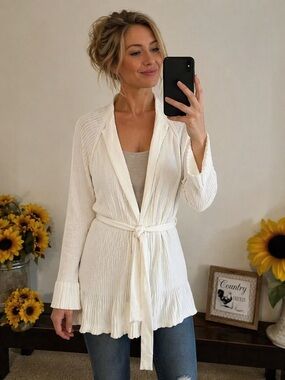 Express Women’s size M long sleeve cotton blend cream cardigan sweater